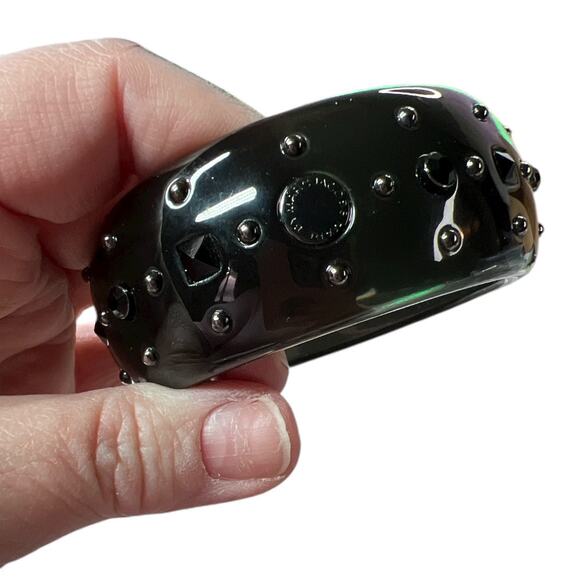 Marc Jacobs Black Resin Bangle Bracelet Size 7.75 - Picture 1 of 6